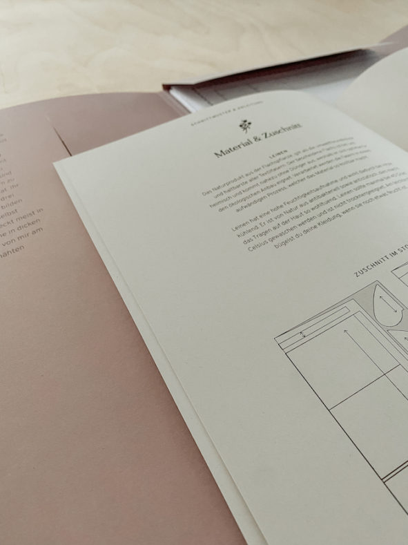 Ein Ausschnitt der Anleitung vom Papierschnittmuster Kleid Alva ist sichtbar.